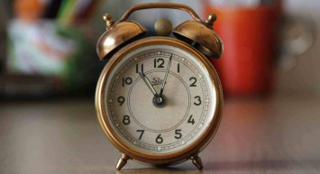 Saatlerdeki PM ve AM ifadeleri ne anlama gelmektedir? Öğleden sonra PM mi, AM mi? Saatlerdeki PM ve AM ifadelerinin anlamı