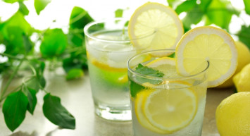 Limonlu su ne işe yarar, hangi tansiyona iyi gelir? Sabahları aç karnına limonlu su içmenin önlediği hastalıklar