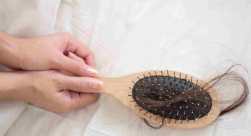 Saç dökülmesi yaşayanlara kesin çözüm! Dökülmeler bu yöntemle sona eriyor