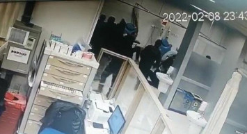 Sağlık Çalışanlarına Şiddet Bitmiyor: Magandalar 5 Sağlık Çalışanını Darp Etti!