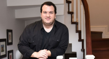 Şahan Gökbakar Ev Satın Aldı! Teknelerden Rahatsız Olunca Kolları Sıvadı