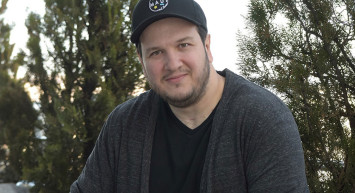 Şahan Gökbakar'ın mülteci çıkışı sosyal medyaya damgasını vurdu: Ülkemizin dönüşeceği hali düşündükçe göğsüme ağırlık çöküyor