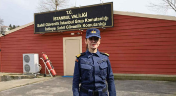Sahil Güvenlik Komutanlığı'nın ilk kadın bot komutanı görev başında: Cinsiyeti bir kenara bırakarak insan olarak görevimizi icra ediyoruz!