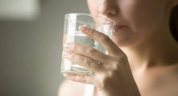 Sahurda ezan okunurken su içilir mi?