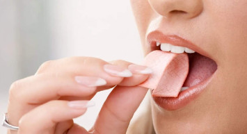 Sakız çiğnemek orucu bozar mı? Oruçluyken Sakız çiğnenir mi? Diyanet sakız çiğneme oruç fetvası