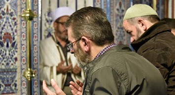 Salavat nasıl getirilir? Salavatı şerife nasıl çekilir? Salâtu selam okunuşu ve anlamı