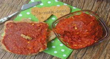 Salçalarla kavhaltılık sos nasıl yapılır? Katkı maddesi olmadan pratik ve lezzetli acuka tarifi! Tam ölçülü acuka yapılışı sizlerle