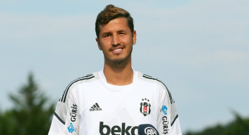 Salih Uçan'dan büyük itiraf! Fenerbahçe forması giydiği dönemde Aziz Yıldırım'ın Roma'nın yaptığı 10 Milyon Euroluk teklifi reddettiğini açıkladı