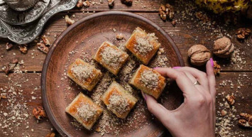 Şam dürümü tatlısı tarifi : en güzel ve lezzetli şam dürümü tatlısı nasıl yapılır? Şam dürümü tatlısı malzemeleri ve pratik tarifi