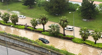 Samsun sele teslim oldu: Okullar bir gün tatil edildi