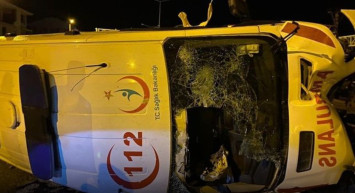 Samsun’da Ambulans ile Fındık Yüklü Kamyon Çarpıştı: 1 Sağlık Çalışanı Hayatını Kaybetti, 3 Yaralı