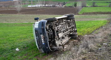 Samsun'da öğrenci servisi devrildi: 20 kişi yaralandı!