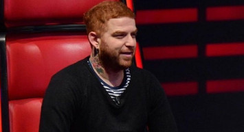 Sanatçı Gökhan Özoğuz Nereye Saldıracağını Bilemedi! Deniz Salyası Olayında Da İktidarı Suçladı