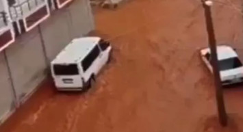 Şanlıurfa’da sağanak yağış sele neden oldu
