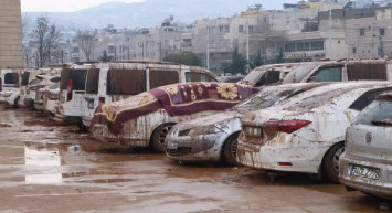 Şanlıurfa’da sel otoparkları araç mezarlığına çevirdi: 170 araç çıkarıldı