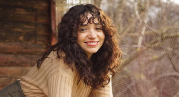 Şarkıcı Zeynep Bastık’tan gündem olacak iç çamaşırlı pozları! Hayranları ikiye bölündü!