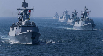 Savaş gemileri bölgedeki yerini aldı: ABD ve İsrail’e gözdağı