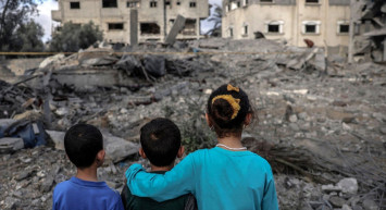 Savaş suçlusu İsrail bu kez evine dönmek isteyen Gazzelilere ateş açtı