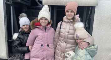 Savaşın ortasında kalan 4 kardeş, Türk otobüs şoförü sayesinde annelerine kavuşacak