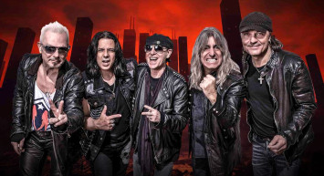 Scorpions 33 yıl sonra İstanbul'da aynı stadyumda sahne aldı