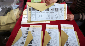 Seçim maratonu iftarda da devam ediyor: 200 bin sandıkta oy sayma işlemi sürüyor