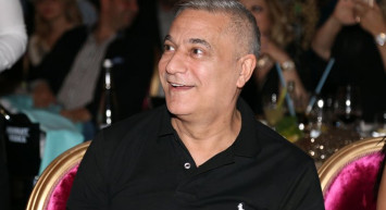 Seda Sayan'ın yedinci kez evlenmesine takılan Mehmet Ali Erbil bu kez de yakın arkadaşını övmeye doyamadı