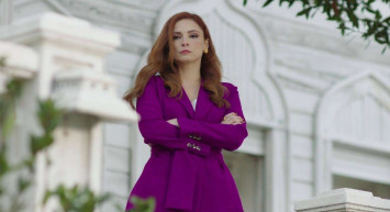 Seksi pozları ile ortalığı ateşe veren Mine Tugay'ın hayranları hayal kırıklığına uğradı! 43 yaşındaki ünlü oyuncu da estetikli güzellerden çıktı Estetik harikası olan ünlü güzeller