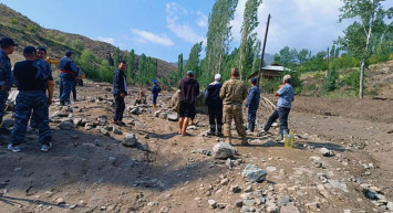 Sel felaketi ülkeyi yasa boğdu: Çok sayıda kişi hayatını kaybetti