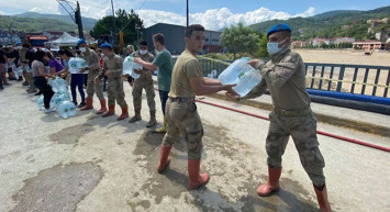 Sel Sebebiyle Ayancık'ta Görevli Komandoların Bir Bölümü İlçeden Ayrıldı
