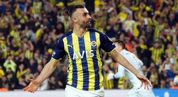 Serdar Dursun, Fenerbahçe - Galatasaray derbisinin ardından takımda ne işi var diye yapılan eleştirilere sert bir dille yanıt verdi!