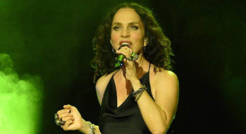 Sertab Erener'den hayranlarını üzecek kötü haber: Koronavirüse yakalandı!