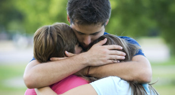 Sevdiklerinize sımsıkı sarılmanın gücüne inanın! Sarılmak şifadır!