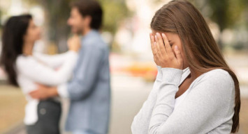Sevgilim beni aldatıyor mu? Sevgilimin aldattığını nasıl anlarım? Eşim beni aldatıyor mu? İşte davranışlara göre aldatıldığını anlama