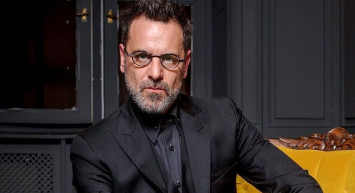 Sevgilisini Darp Ettikten Sonra İş Bulamayan Ozan Güven Kadın Rolüyle Tiyatro Sahnesinde Rol Alacak!