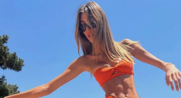 Şevval Şahin'in sosyal medyayı sallayan pozları! Turuncu bikinisi olay oldu!