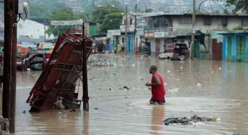 Şiddetli yağış sel felaketini getirdi: 42 kişi hayatını kaybetti