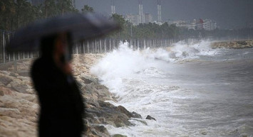 Şiddetli yağışlar ve fırtına, 7 kişinin hayatını kaybetmesine sebep oldu