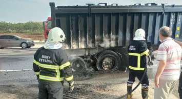 Siirt’te Lastikleri Alev Alan Kamyonu Kül Olmaktan Sürücü Kurtardı