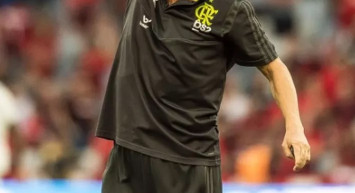 Sinan Engin, Fenerbahçe'nin yeni teknik direktörünün Jorge Jesus olacağını canlı yayında açıkladı