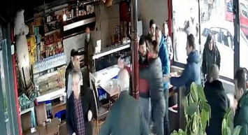 Sınavda Başarısız Olunca Ortalığı Birbirine Kattı: Ailecek Öğretmene Saldırdılar!