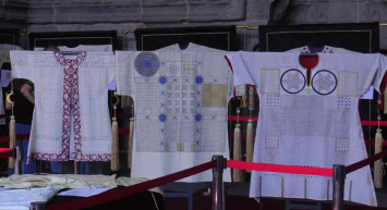 Sırrı çözülemiyor! 'Tılsımlı gömlekler' sergilendi "Duyar duymaz buraya doğru çekiyor"