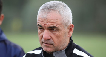 Sivasspor Teknik Direktörü Rıza Çalımbay, Beşiktaşlı futbolcular ile ilgili yaptığı transfer açıklamalarıyla büyük ses getirdi!