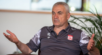 Sivasspor'da Rıza Çalımbay Galatasaraylı Olimpiu Morutan'ın transferinde bir problem olmadığını söyledi