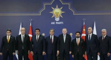 Siyasette yeni rüzgar: 4 partiden 7 belediye başkanı AK Parti’ye geçti!