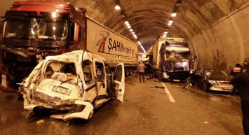 Son dakika: Bolu Dağı Tüneli'nde feci kaza! 32 araç birbirine girdi, ulaşım durdu..