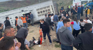 Son dakika: Çankırı Eldivan Yolu'nda fabrika işçilerini taşıyan otobüs devrildi! Çok sayıda yaralı var