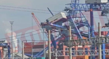 Son Dakika! Dev yükleme vinci devrildi, çok sayıda yaralı var!