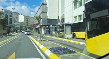 Son Dakika! Faciaya ramak kaldı: İETT otobüsü durağa daldı!