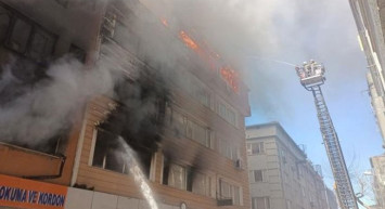 Son Dakika: İstanbul Güngören'de Korkutan Yangın! Patlamalar Meydana Geldi