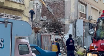 Kadıköy'de bina çöktü! Ekipler harekete geçti